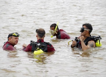 Bombeiros de Itatiba participam de treinamento para resgate aquático em águas escuras