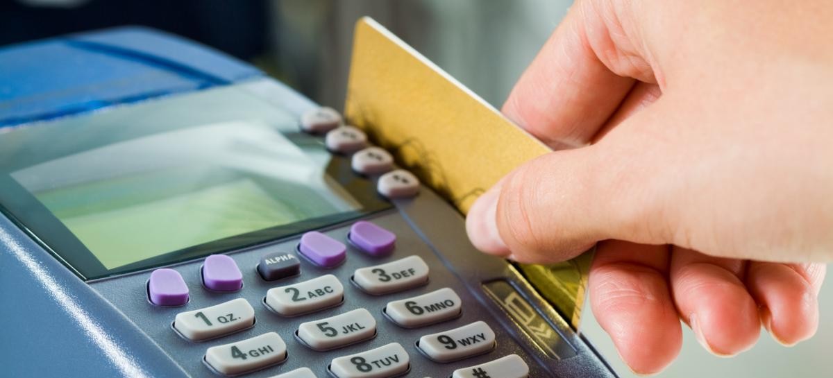 Medidas têm como objetivo incentivar maior utilização do cartão de débito, diz BC