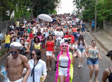 Bloco Sputnik animou centenas de foliões no último dia de Carnaval