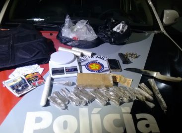 Força Tática apreende drogas, arma e colete balístico no Pedro Costa