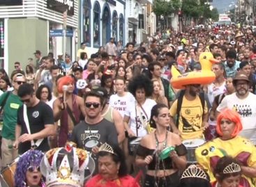 Veja como foi a segunda-feira de Carnaval: Bloco Desbocados