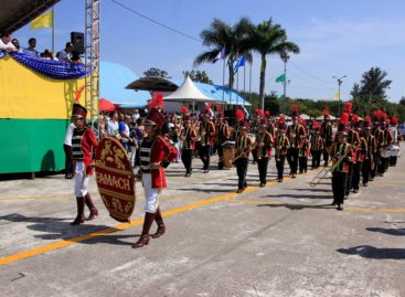 Desfile Cívico de 7 de Setembro reúne várias pessoas no Parque da Juventude